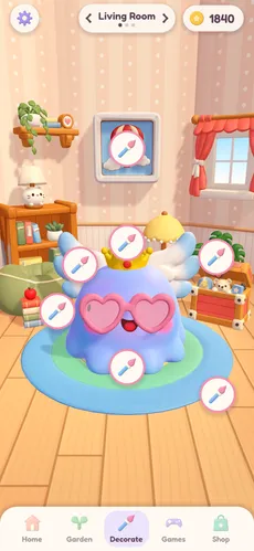 The dress-up view: Pori in angel wings, a gold crown and heart glasses, with a mark on each wear slot